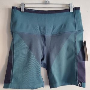 Athleta  Seamless  Bike short size 1X.